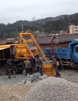 三民重科攪拌車(chē)載泵湖北黃石市陽(yáng)新縣民建現場(chǎng)施工圖
